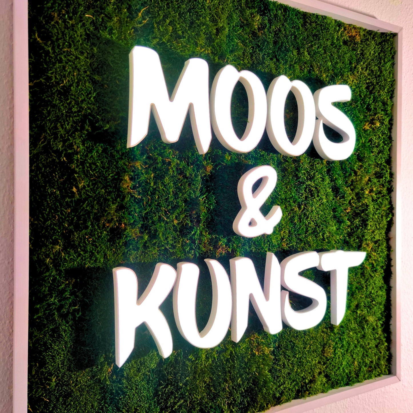 Moosbild beleuchtet mit Logo | 3D Buchstaben Frontleuchtend